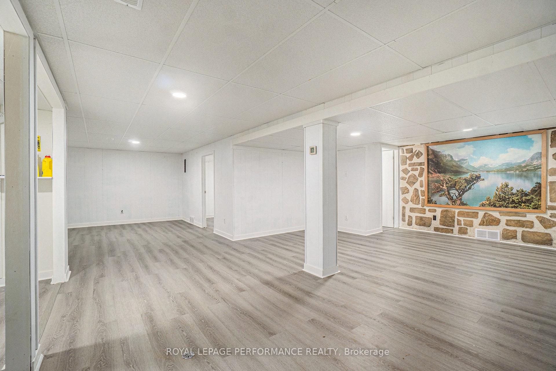 Photo 16 of 8 Newgale Street, Ottawa, Crystal Beach — HOMEH