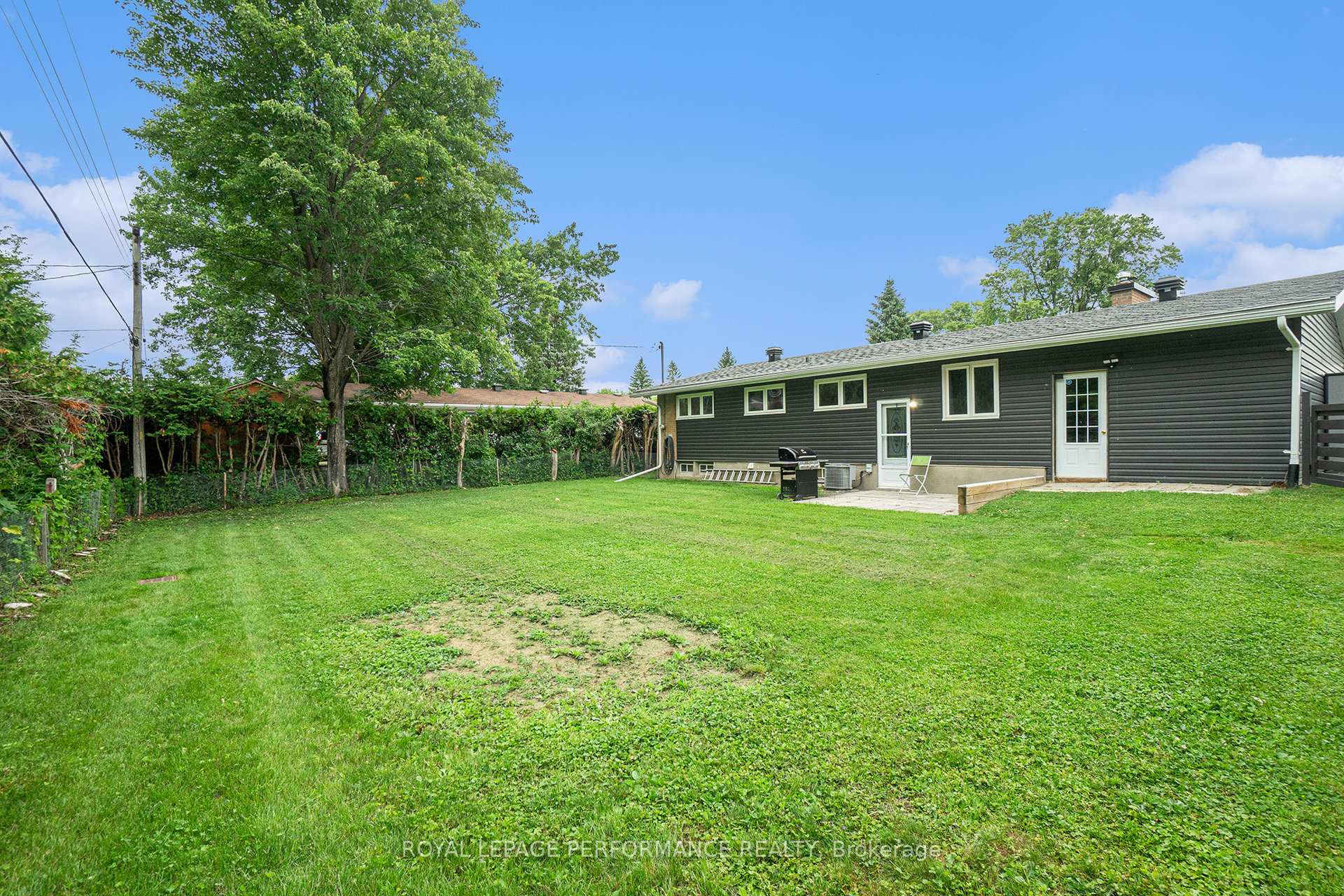 Photo 17 of 8 Newgale Street, Ottawa, Crystal Beach — HOMEH