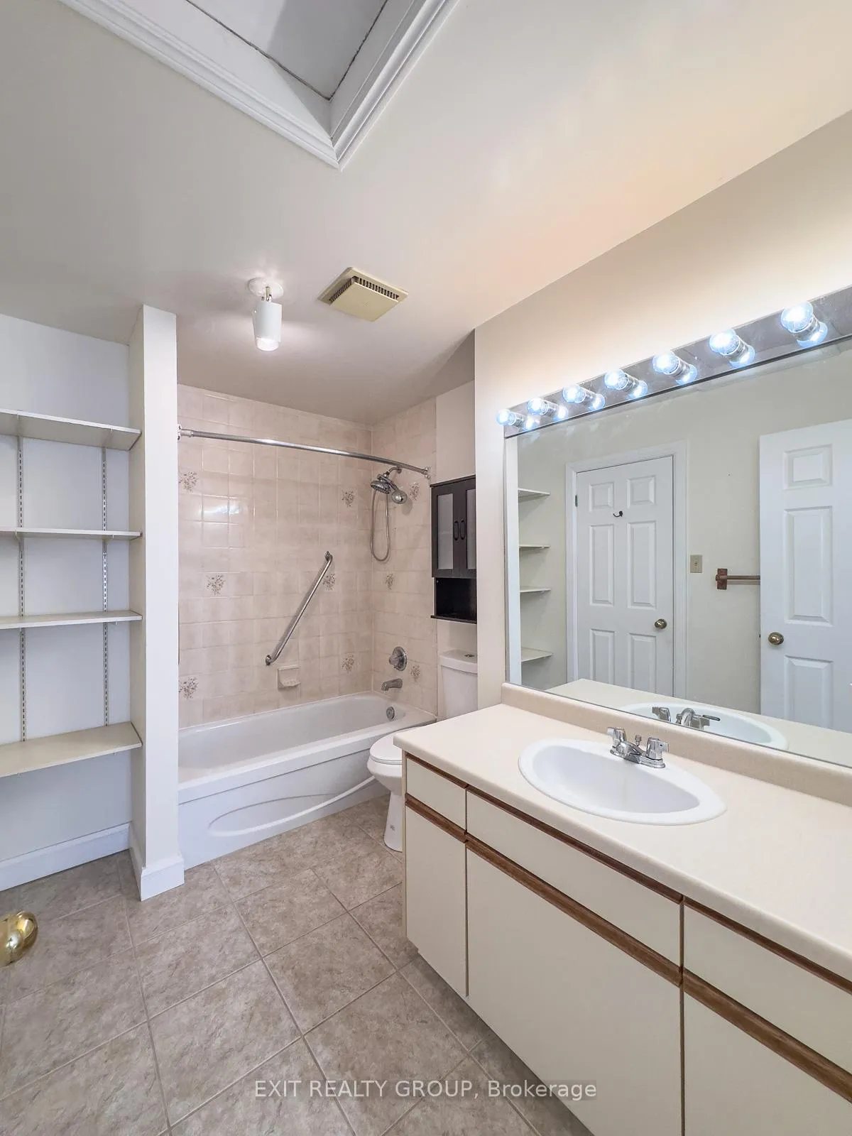 Photo 23 of Unit #14, 11 Janlyn Crescent, Belleville, Belleville Ward — HOMEH