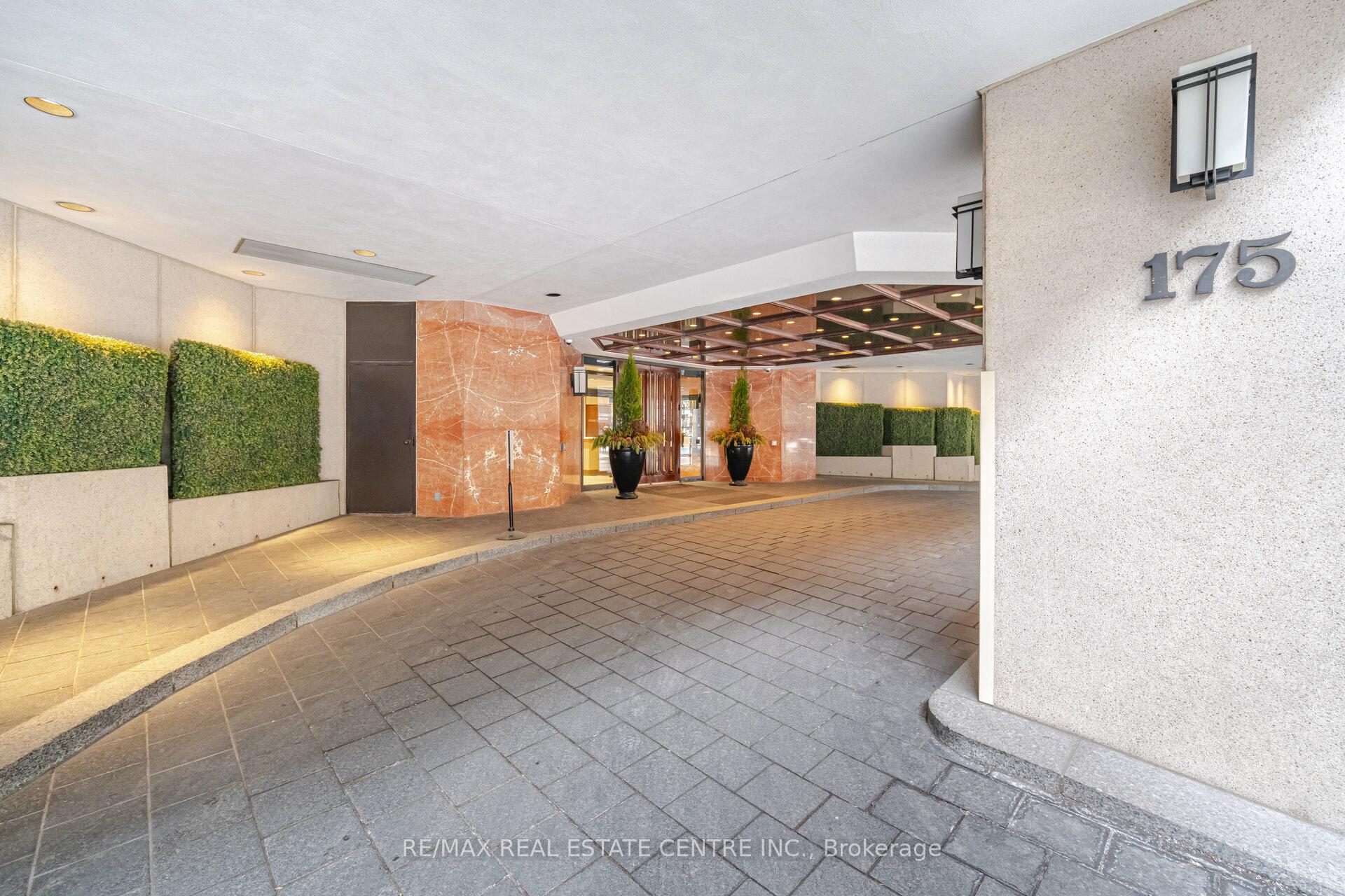 Photo 2 of Unit 2201, 175 Cumberland Street, Toronto, The Annex — HOMEH