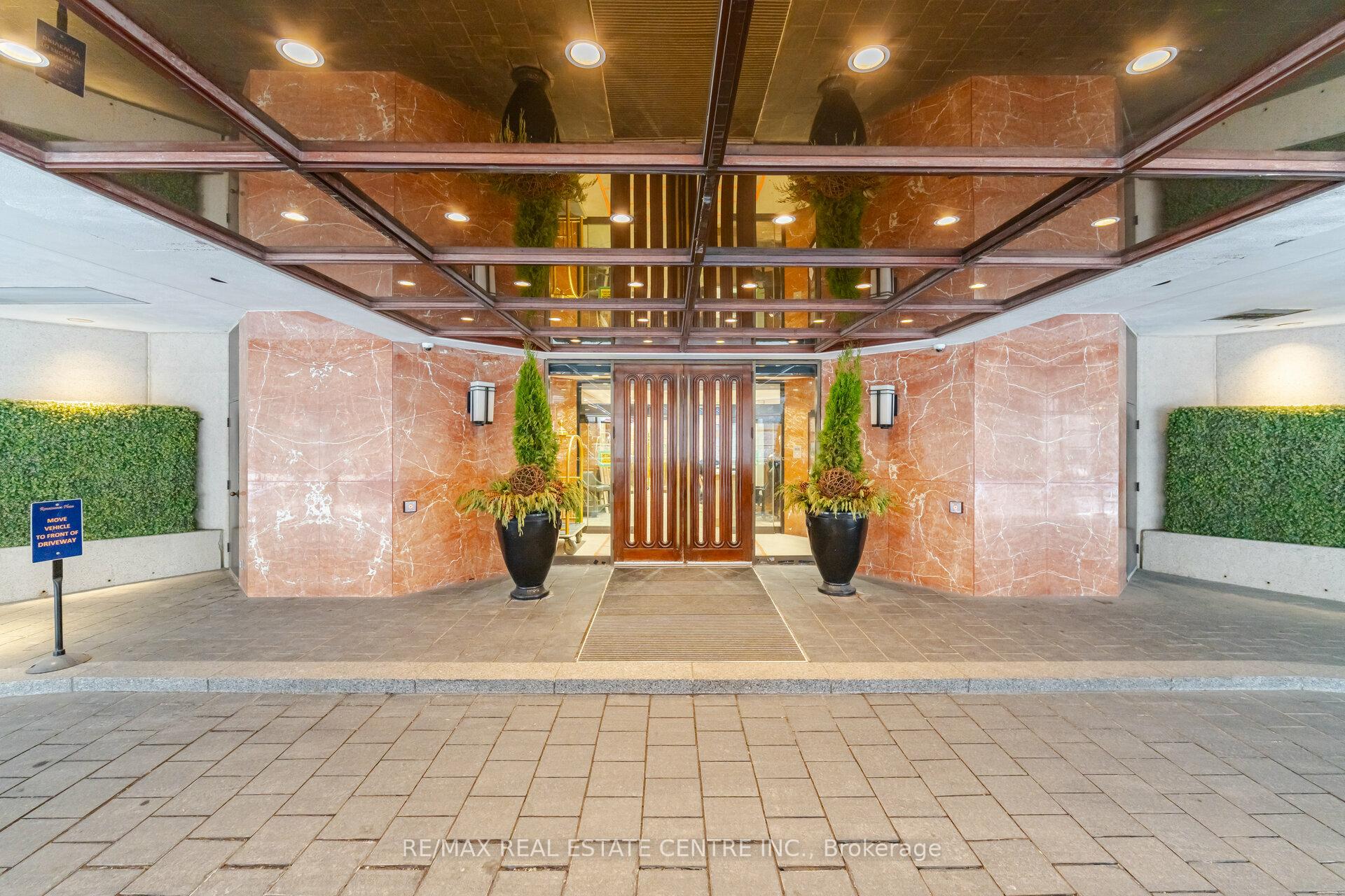 Photo 3 of Unit 2201, 175 Cumberland Street, Toronto, The Annex — HOMEH