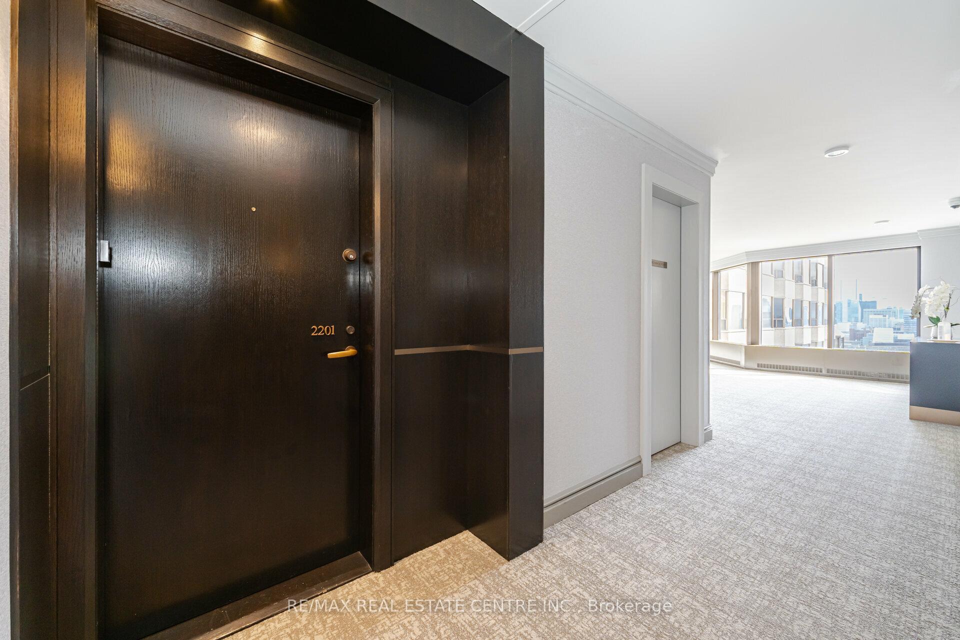 Photo 6 of Unit 2201, 175 Cumberland Street, Toronto, The Annex — HOMEH