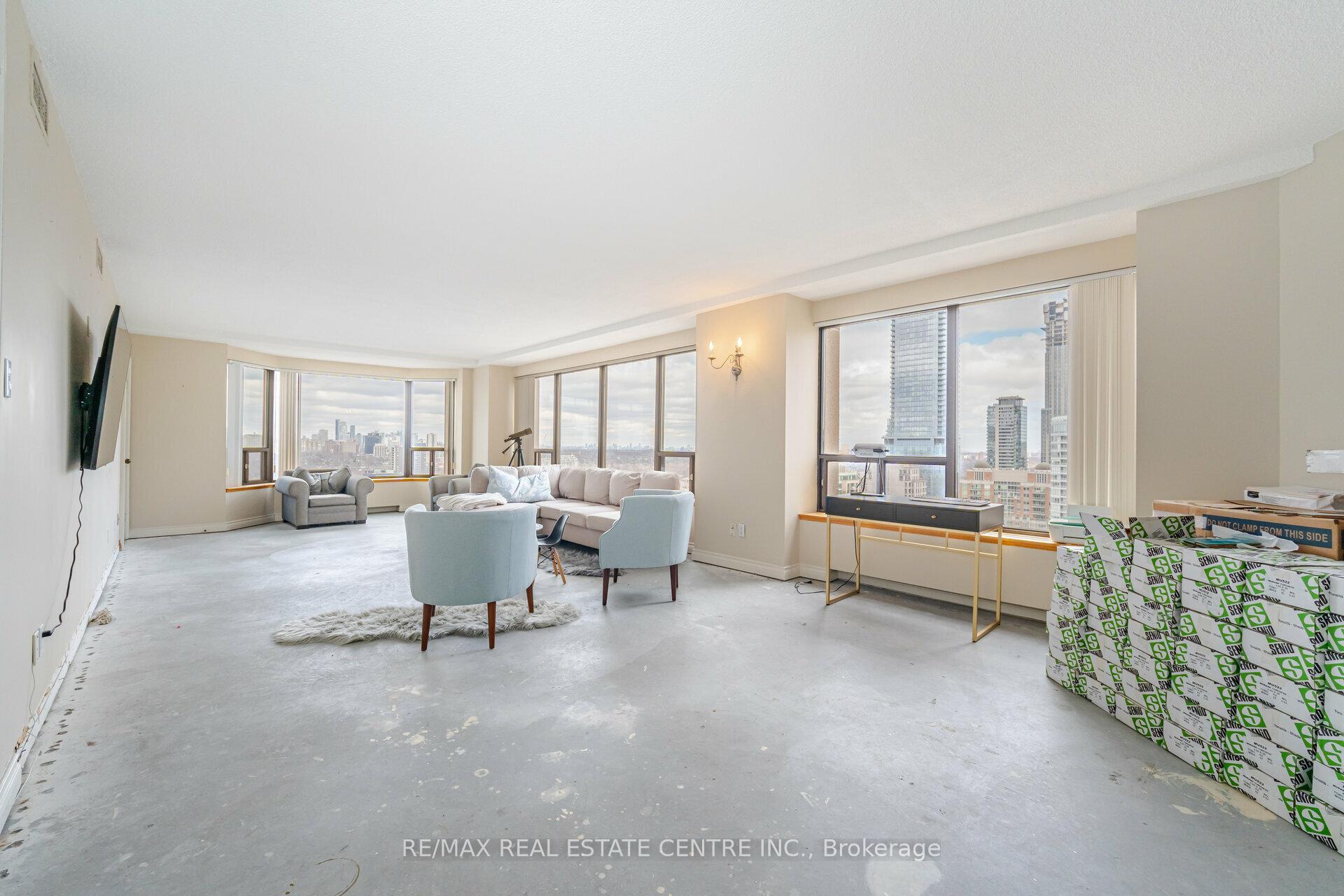 Photo 11 of Unit 2201, 175 Cumberland Street, Toronto, The Annex — HOMEH