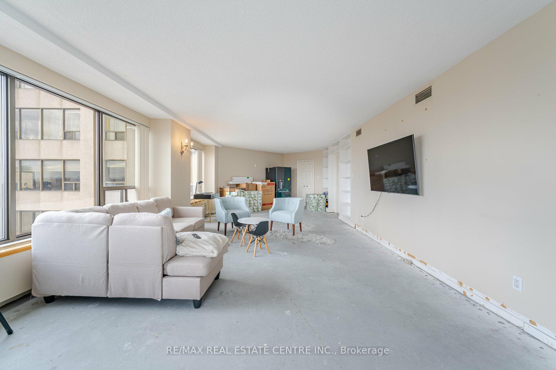 Photo 15 of Unit 2201, 175 Cumberland Street, Toronto, The Annex — HOMEH