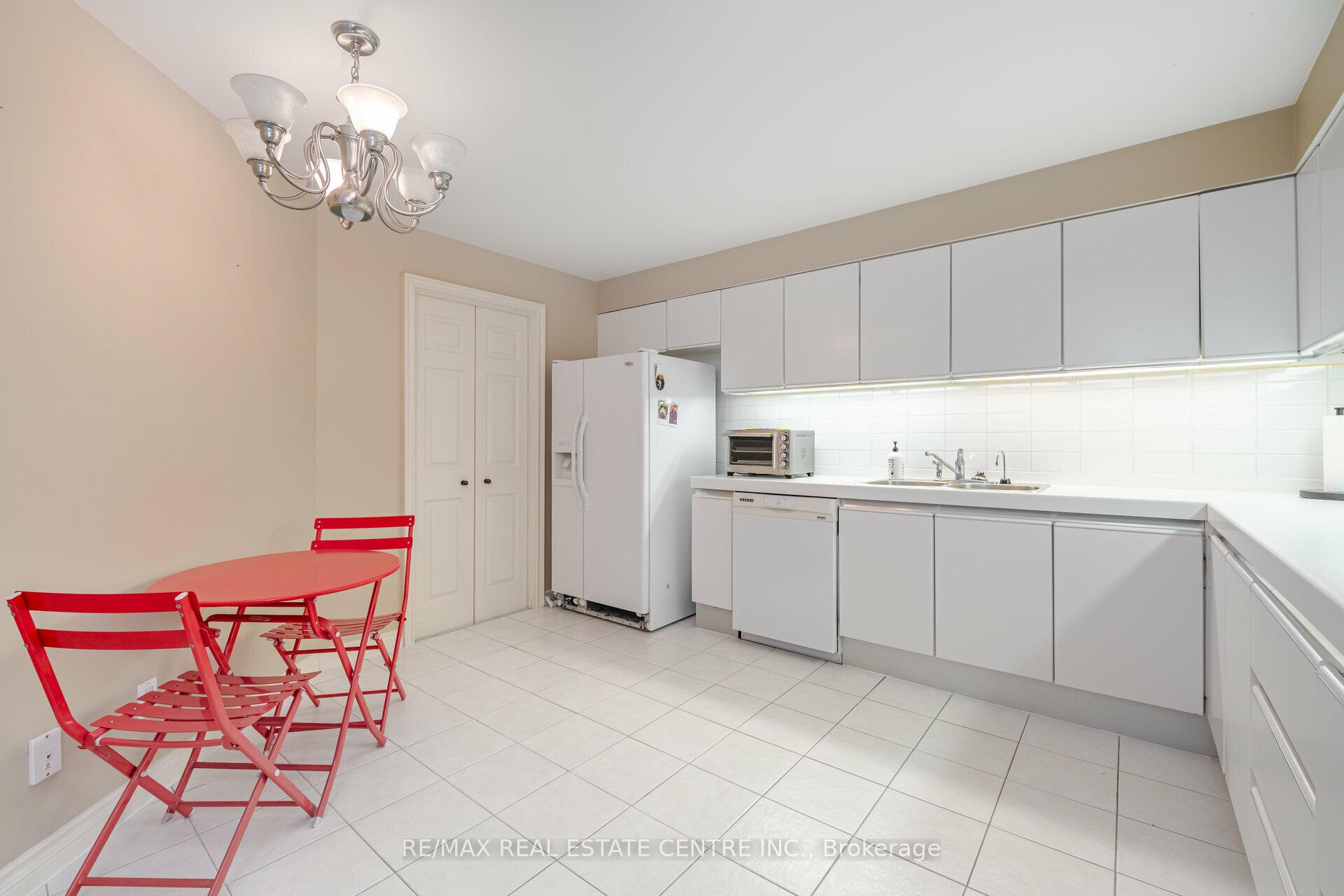 Photo 19 of Unit 2201, 175 Cumberland Street, Toronto, The Annex — HOMEH