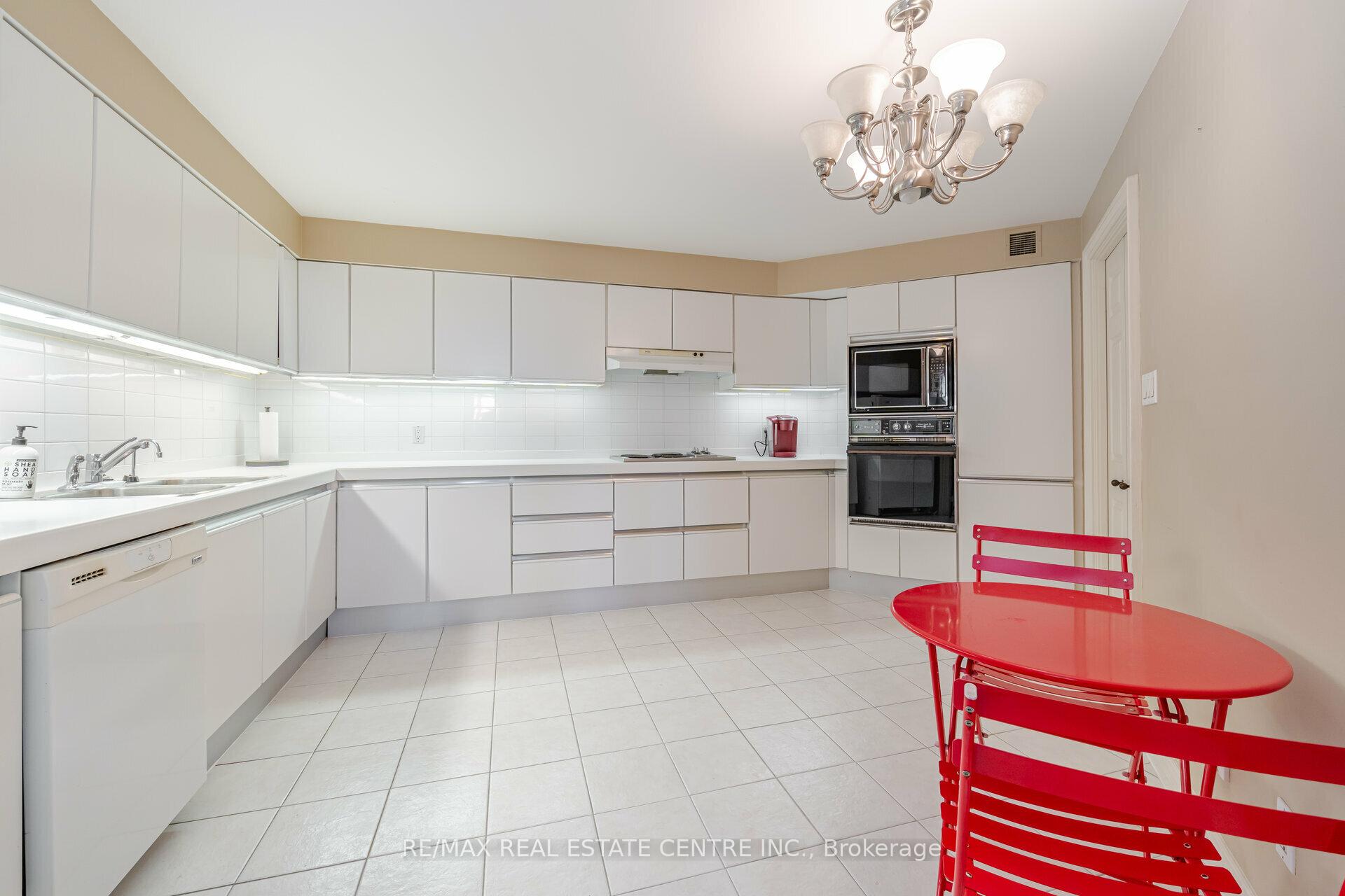 Photo 21 of Unit 2201, 175 Cumberland Street, Toronto, The Annex — HOMEH