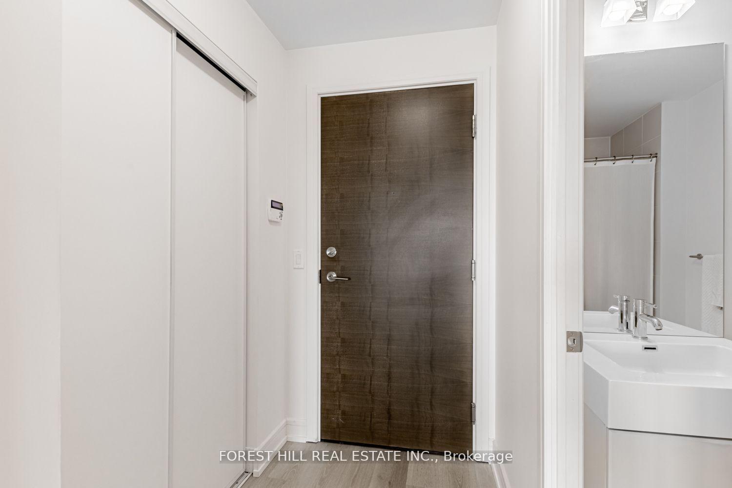 Photo 3 of Unit LPH13, 35 Brian Peck Crescent, Toronto, Leaside — HOMEH