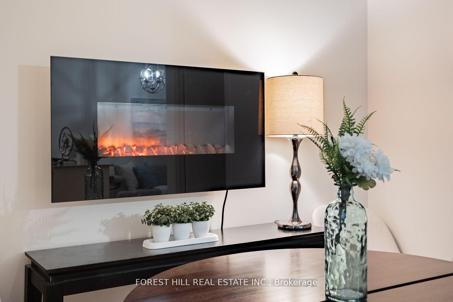 Photo 6 of Unit LPH13, 35 Brian Peck Crescent, Toronto, Leaside — HOMEH