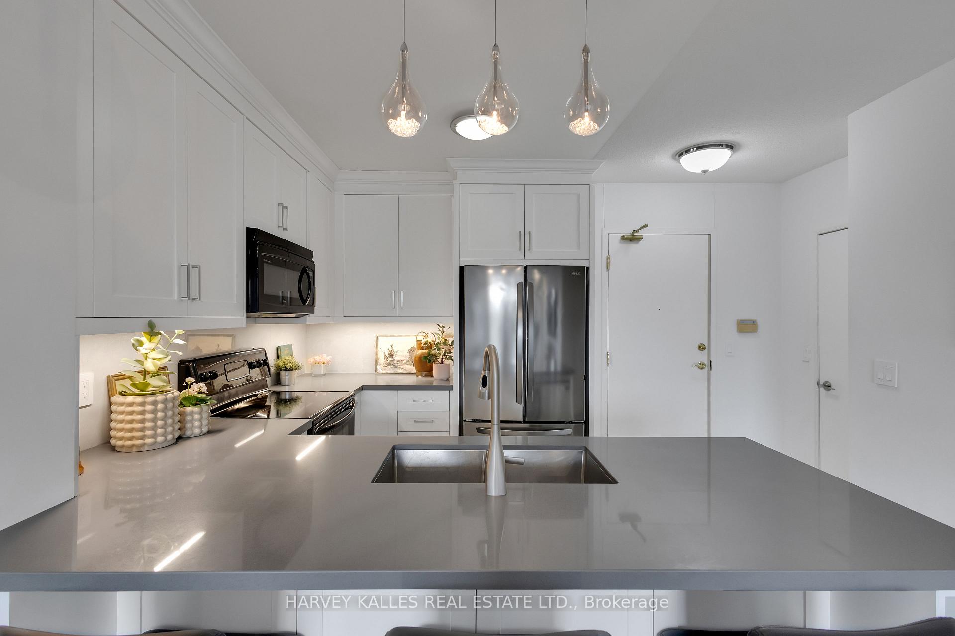 Photo 9 of Unit 605, 1801 Bayview Avenue, Toronto, Leaside — HOMEH