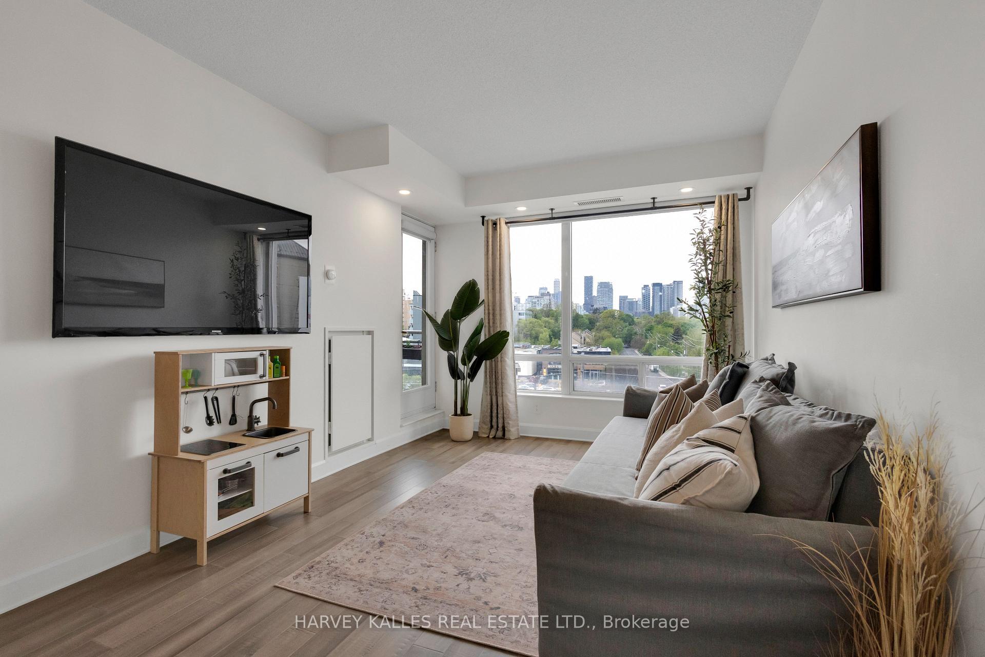Photo 14 of Unit 605, 1801 Bayview Avenue, Toronto, Leaside — HOMEH