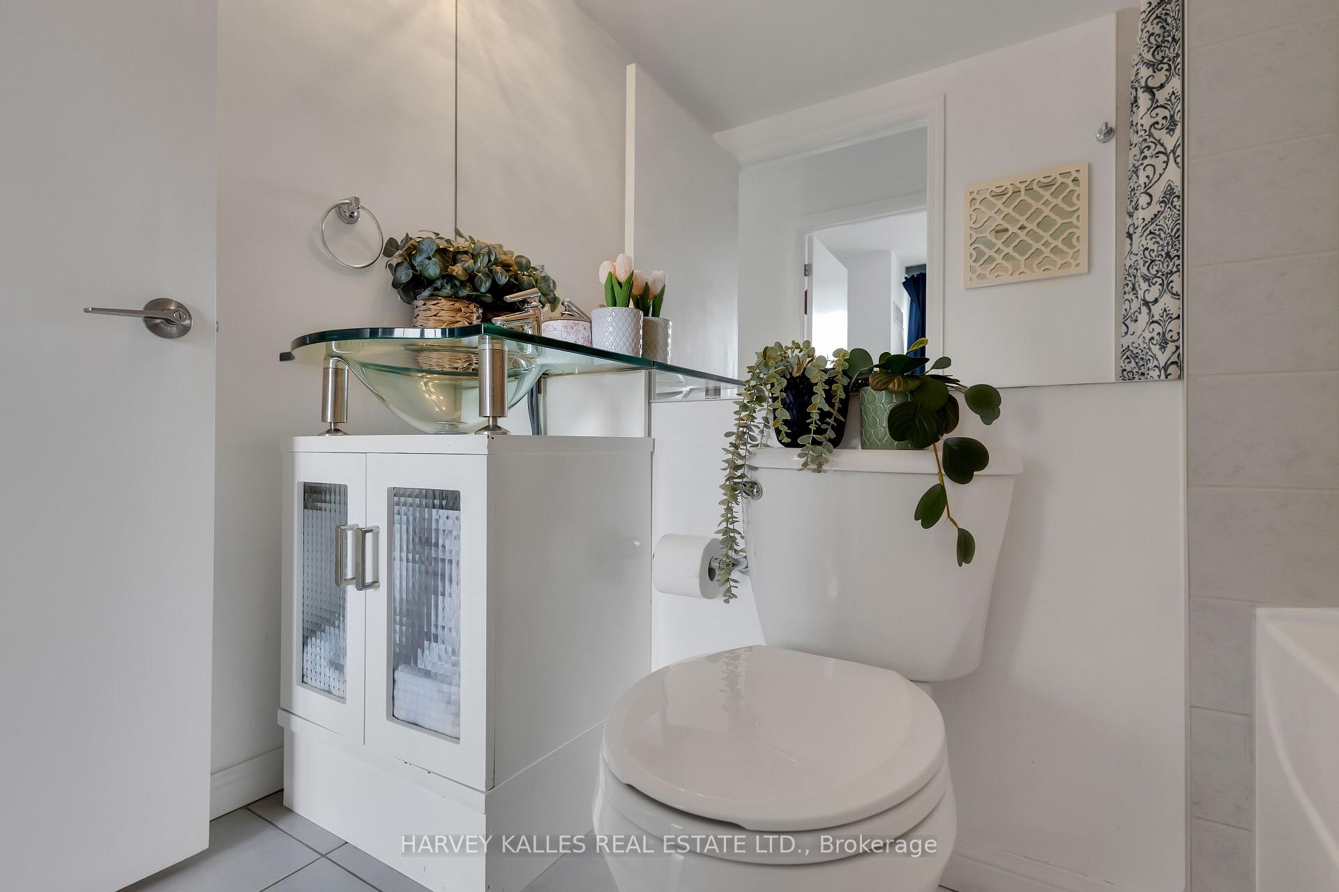 Photo 31 of Unit 605, 1801 Bayview Avenue, Toronto, Leaside — HOMEH