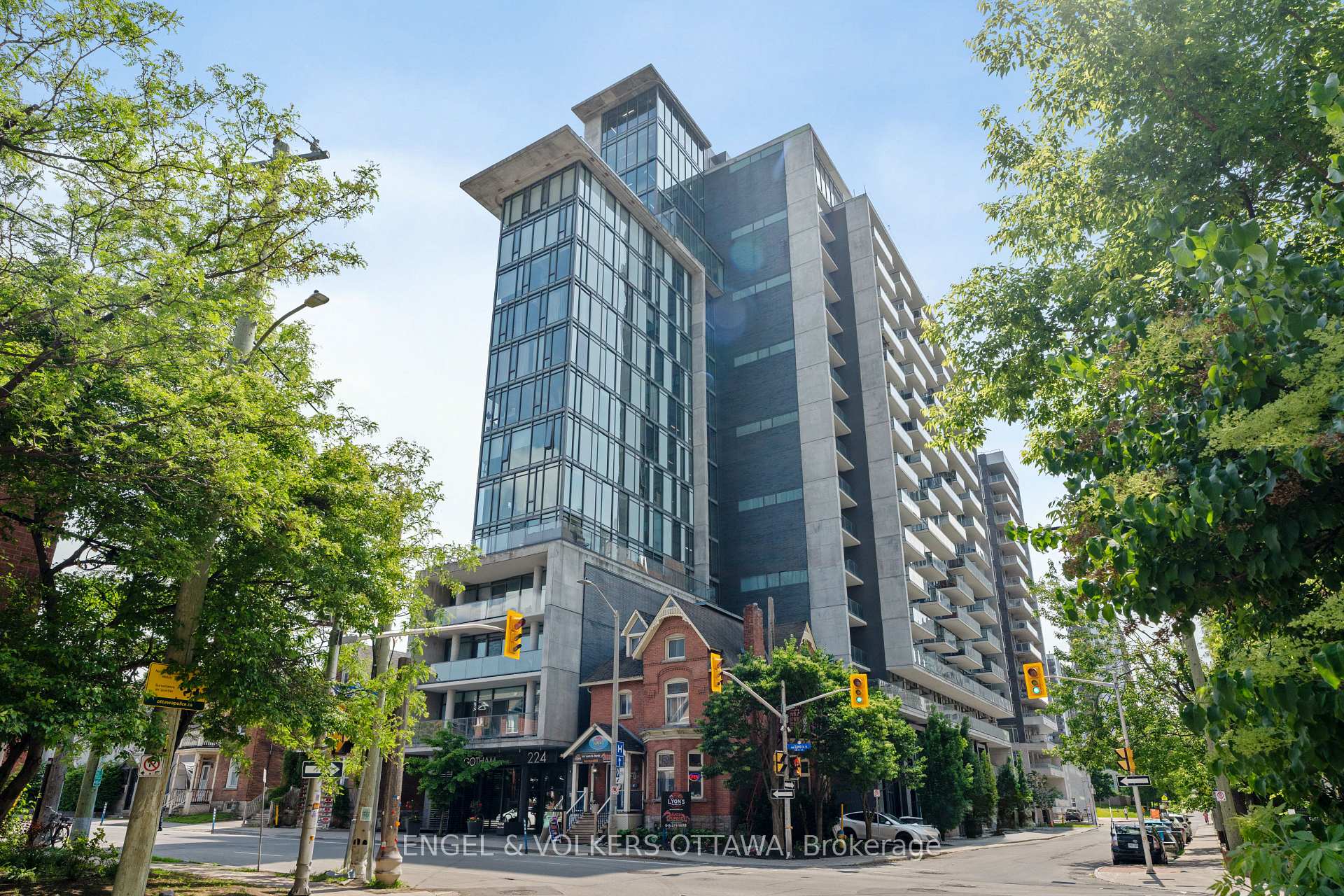 Front of Unit 907, 224 Lyon Street N
