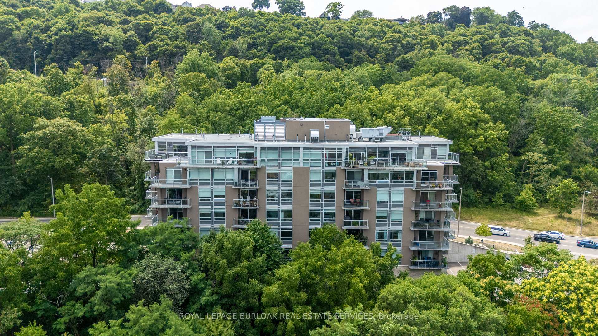 Front of Unit 306, 455 Charlton Avenue E