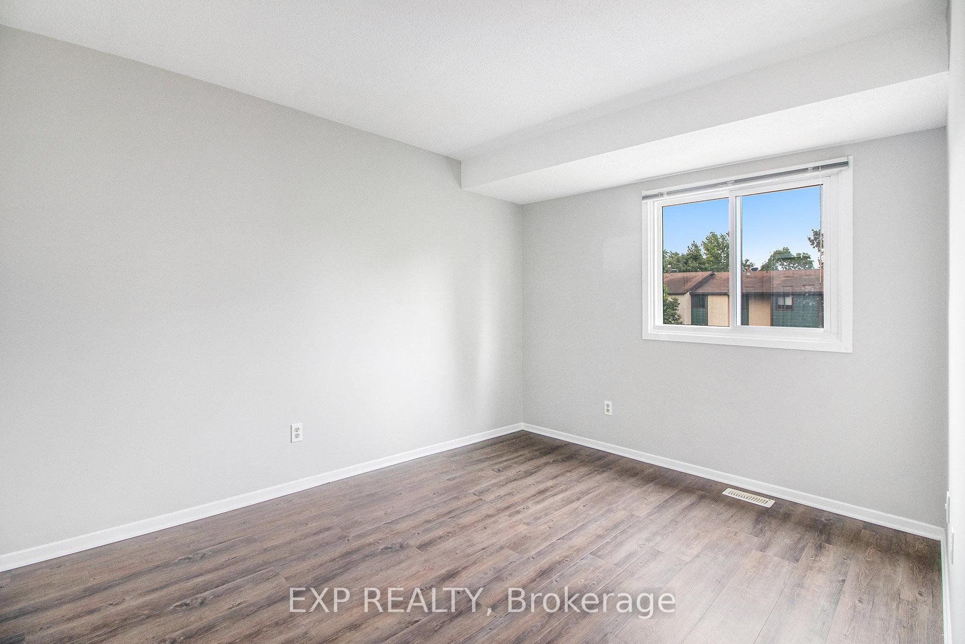 Photo 12 of 1687 Meadowbrook Road, Ottawa, Pineview — HOMEH