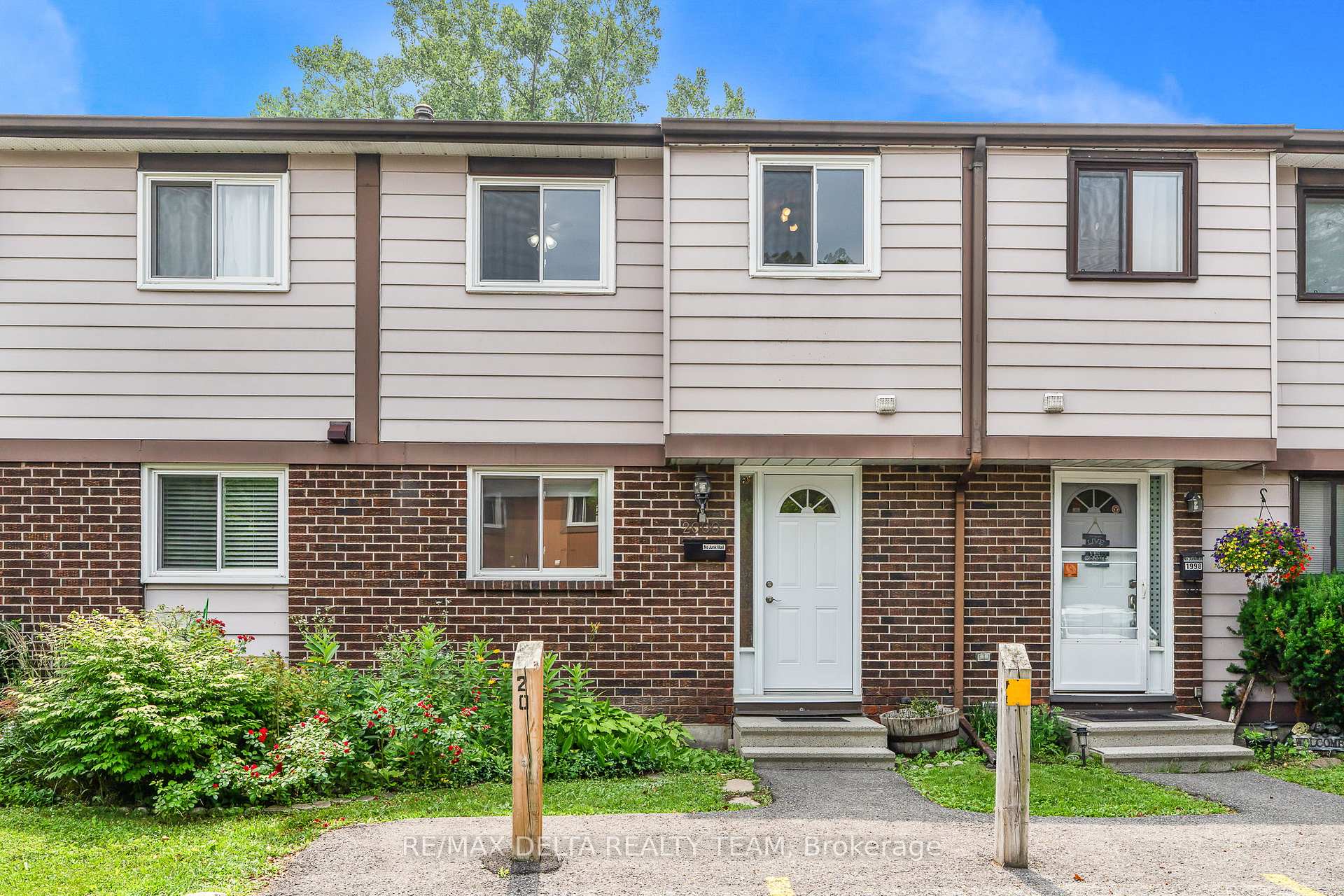 Photo 1 of Unit 20, 2000 Falkirk Crescent, Ottawa, Blackburn Hamlet (South) — HOMEH