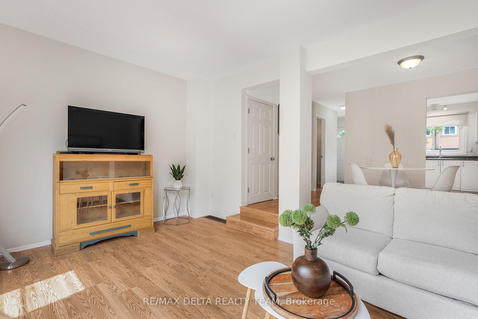 Photo 4 of Unit 20, 2000 Falkirk Crescent, Ottawa, Blackburn Hamlet (South) — HOMEH