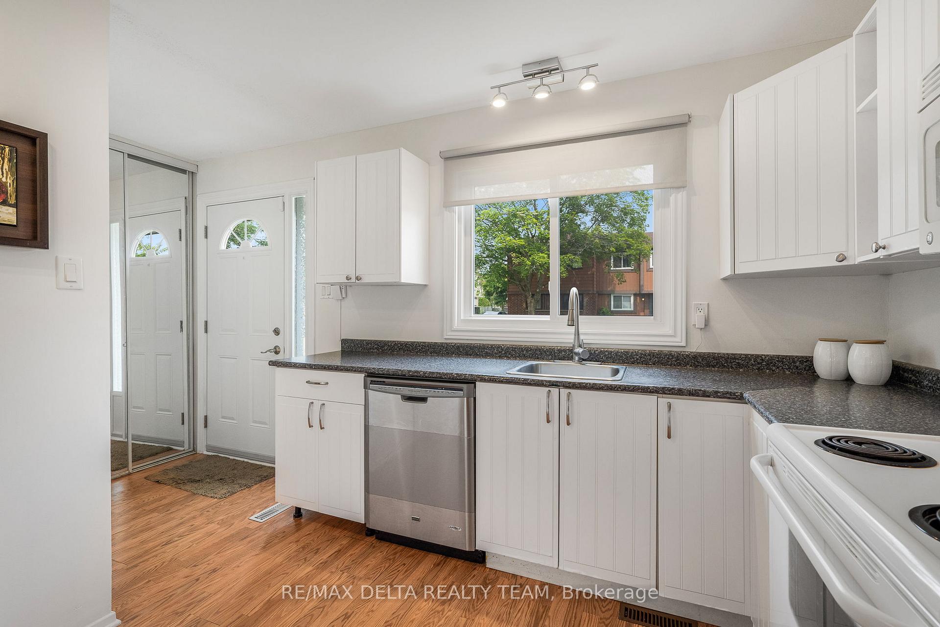 Photo 8 of Unit 20, 2000 Falkirk Crescent, Ottawa, Blackburn Hamlet (South) — HOMEH