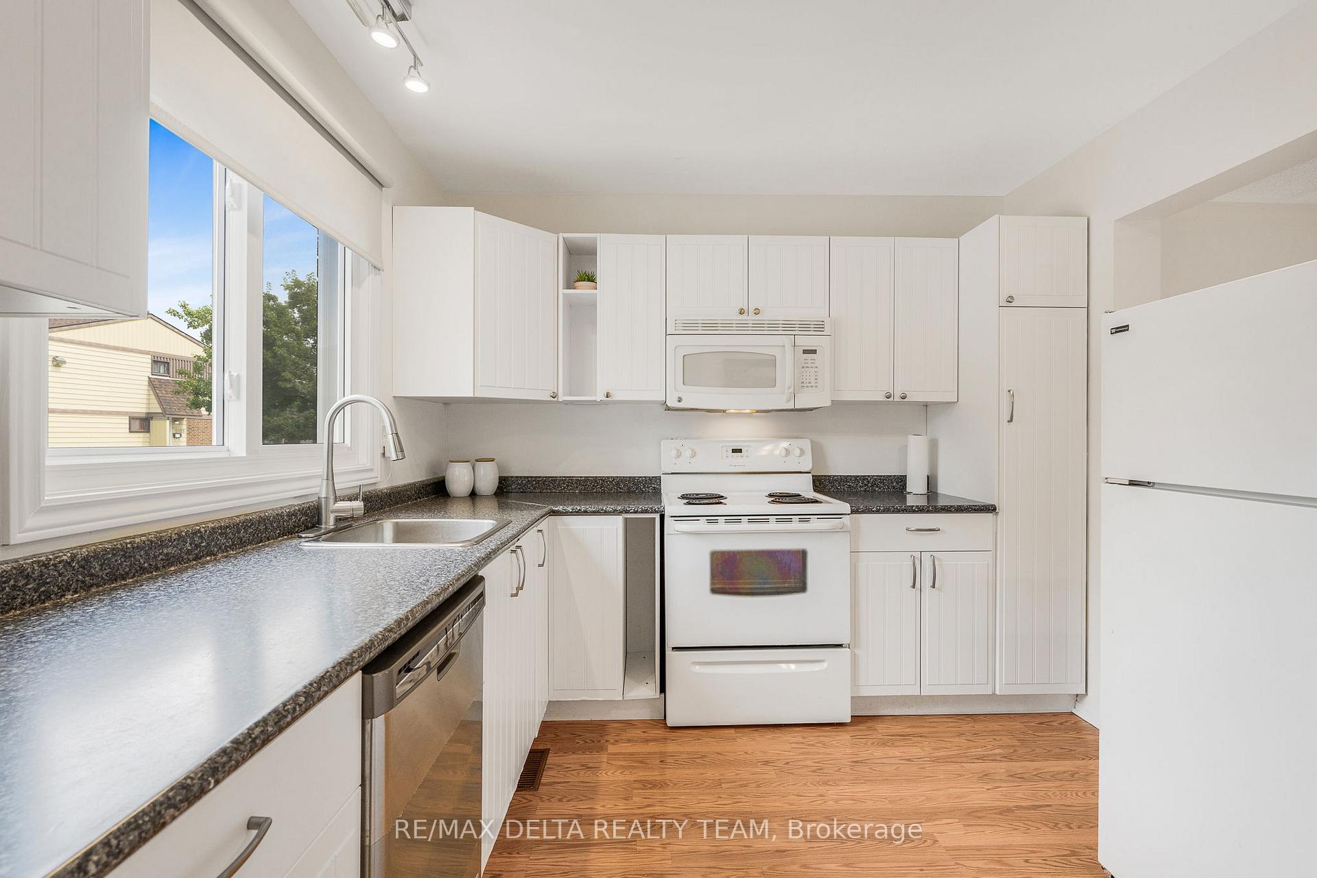 Photo 9 of Unit 20, 2000 Falkirk Crescent, Ottawa, Blackburn Hamlet (South) — HOMEH