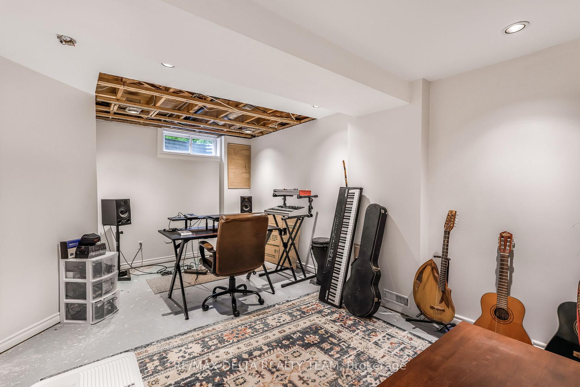 Photo 19 of Unit 20, 2000 Falkirk Crescent, Ottawa, Blackburn Hamlet (South) — HOMEH