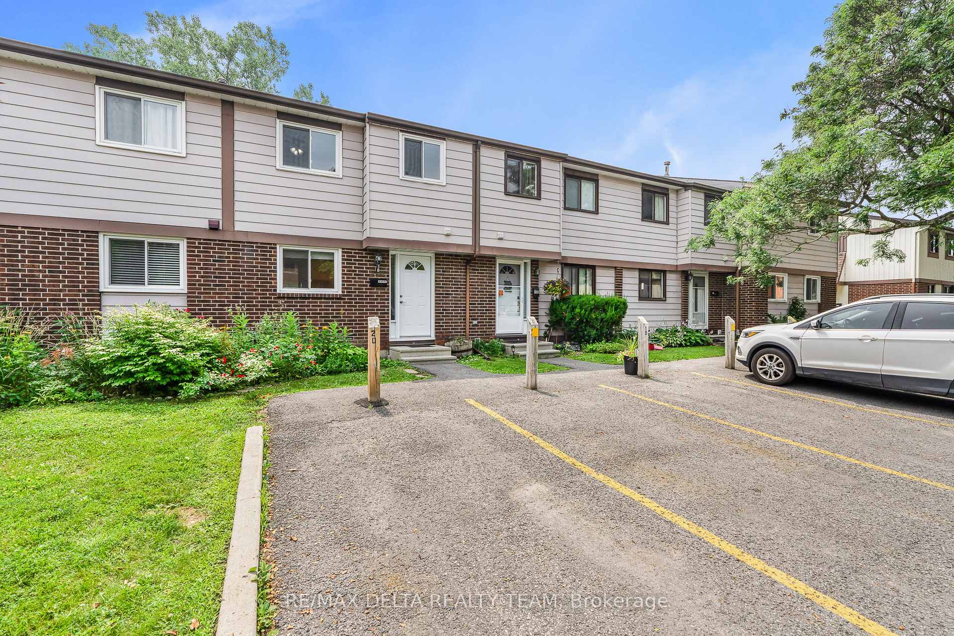Photo 24 of Unit 20, 2000 Falkirk Crescent, Ottawa, Blackburn Hamlet (South) — HOMEH