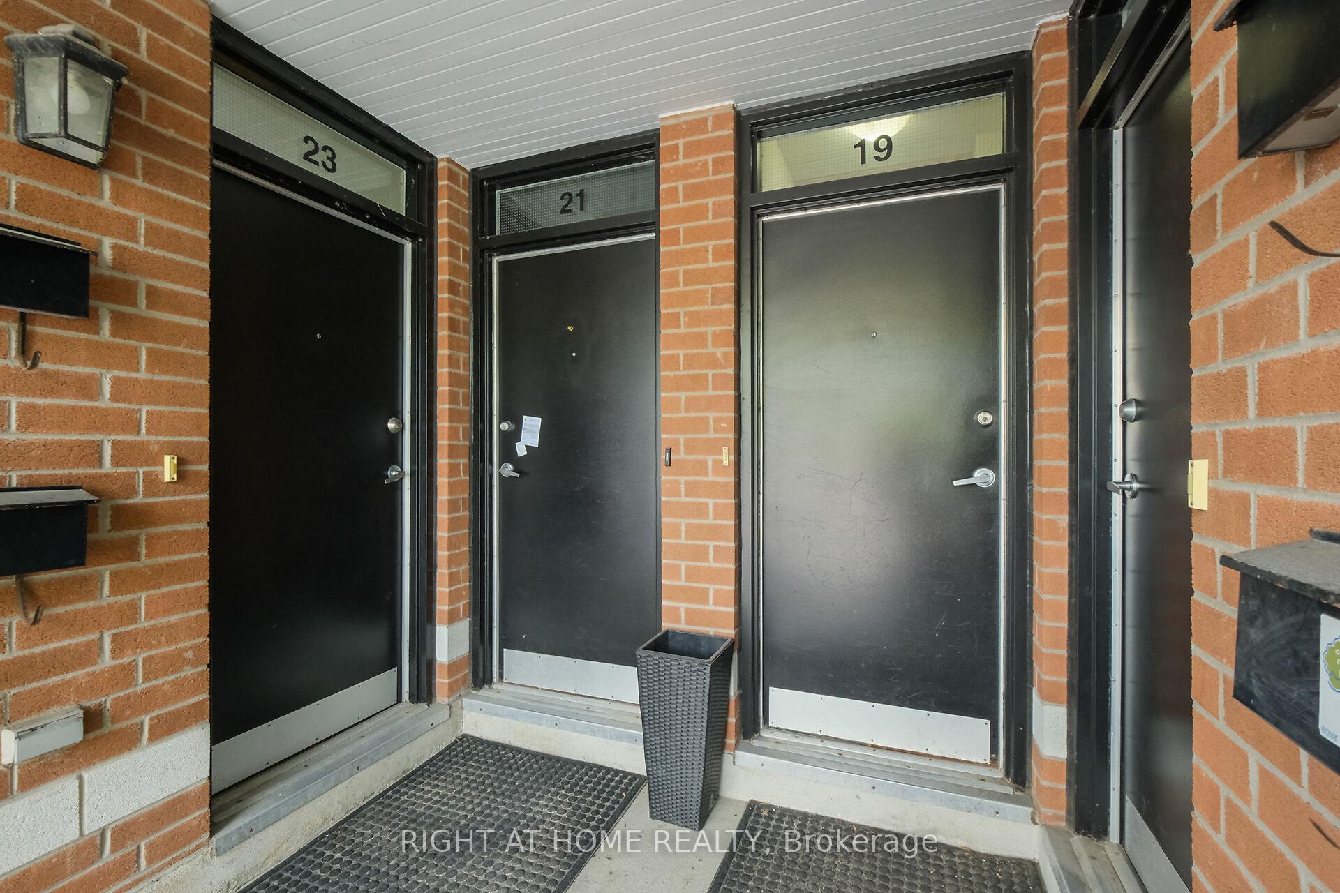 Photo 2 of 19 Tuscan Private, Ottawa, West Centre Town — HOMEH