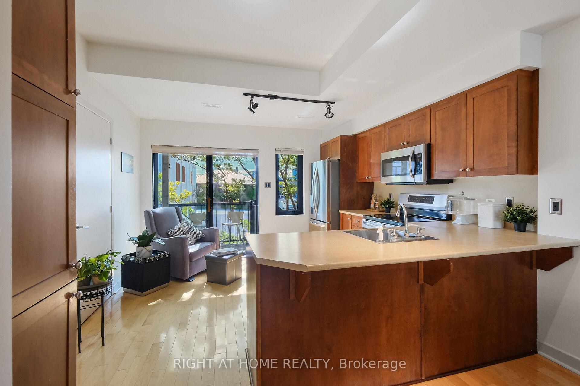 Photo 10 of 19 Tuscan Private, Ottawa, West Centre Town — HOMEH