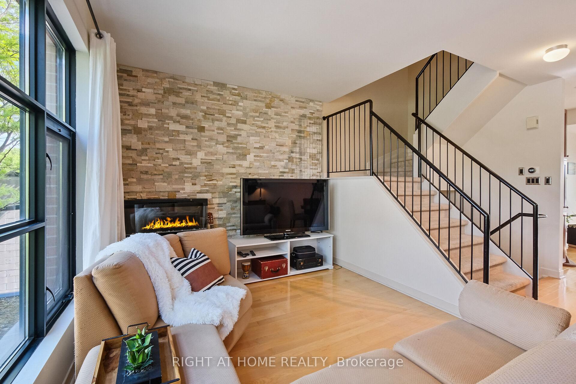 Photo 23 of 19 Tuscan Private, Ottawa, West Centre Town — HOMEH