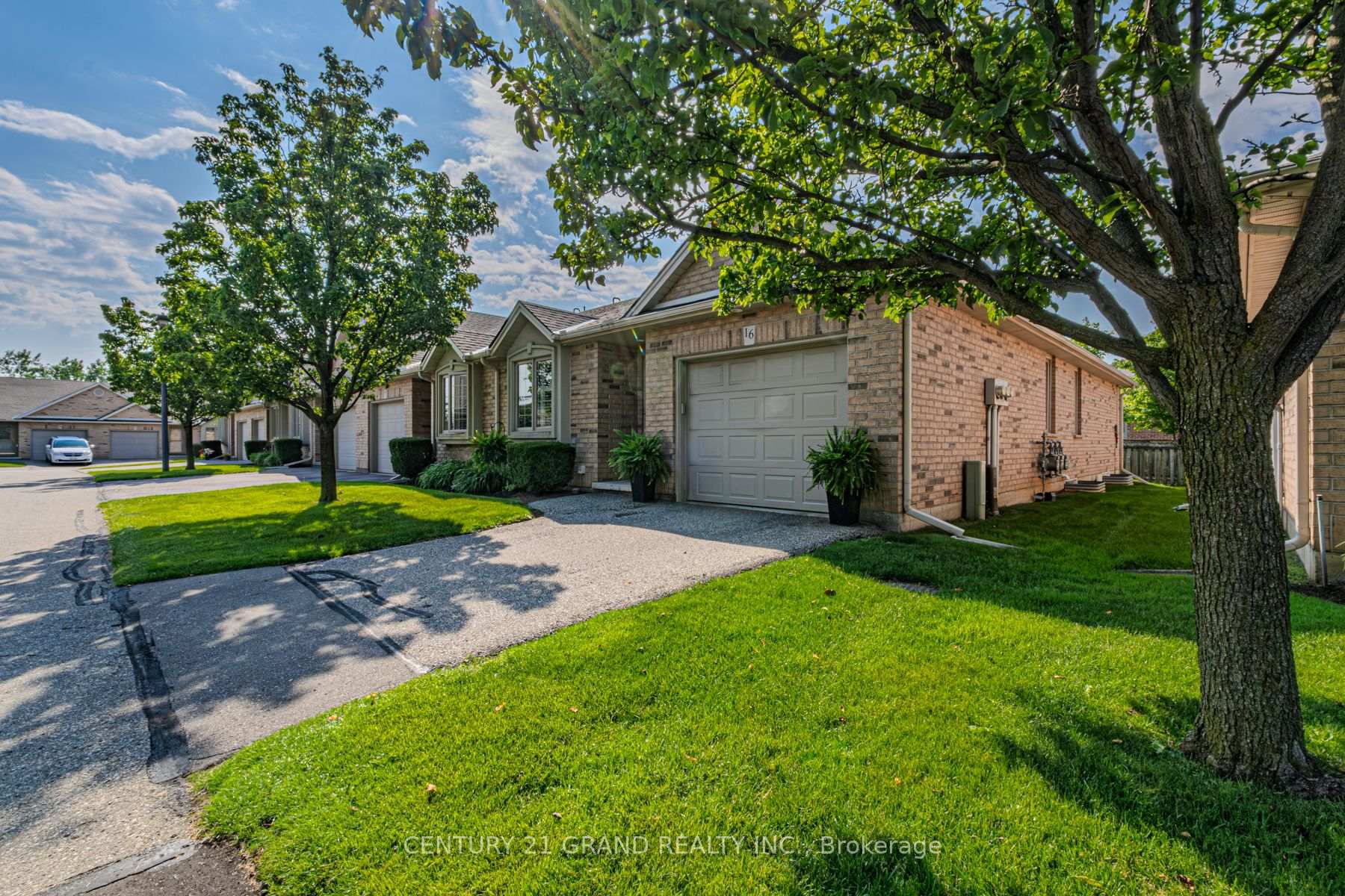 Photo 2 of Unit 16, 385 Park Road N, Brant, Brantford Twp — HOMEH