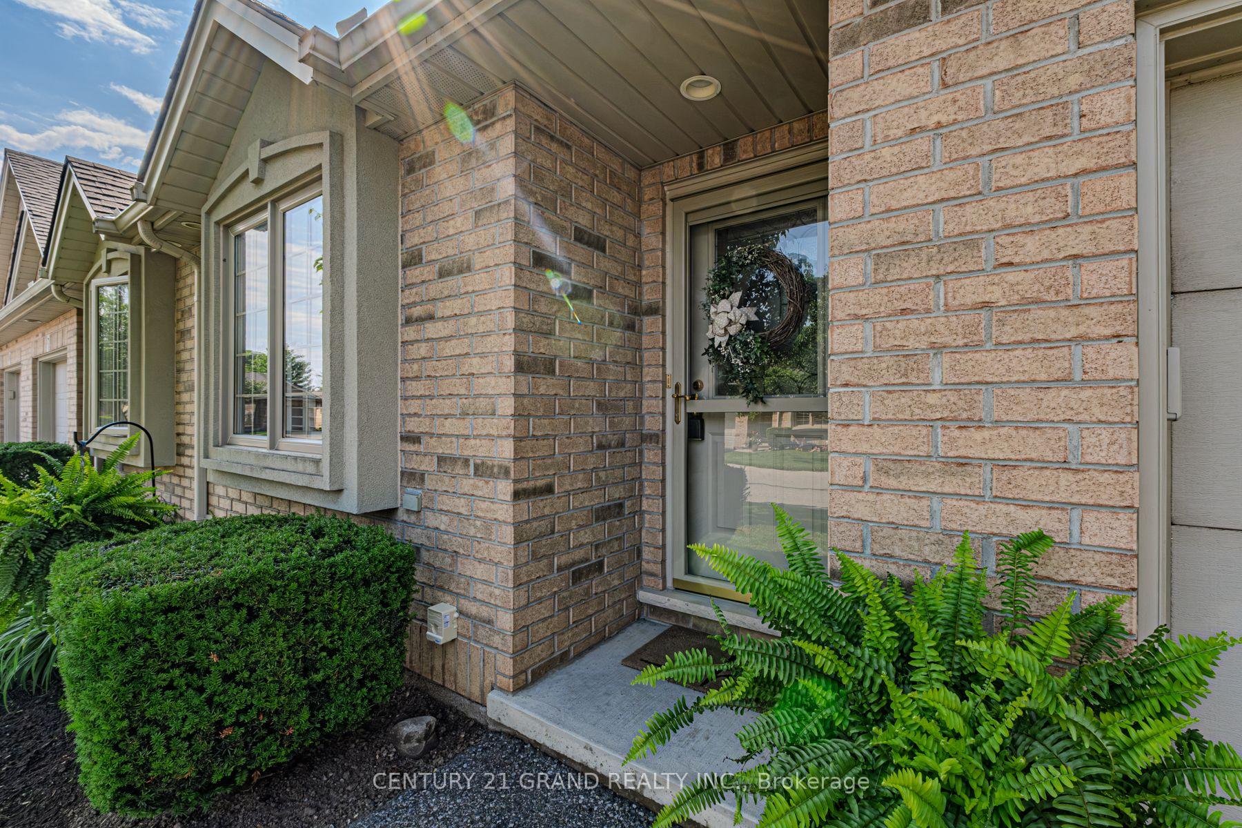 Photo 4 of Unit 16, 385 Park Road N, Brant, Brantford Twp — HOMEH