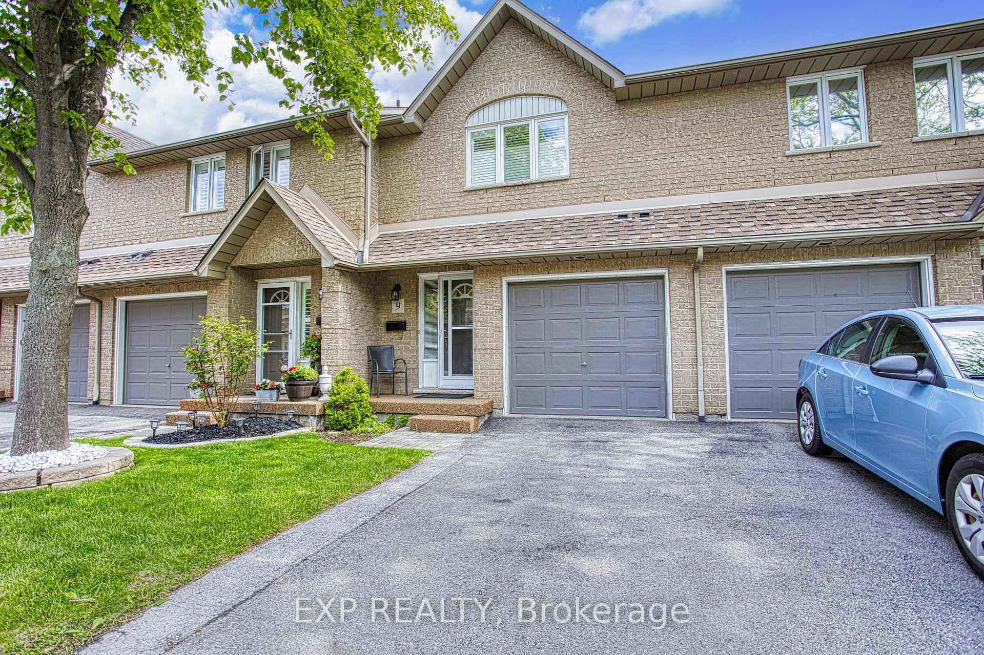 Photo 1 of Unit 9, 100 Vineberg Drive, Hamilton, Allison — HOMEH