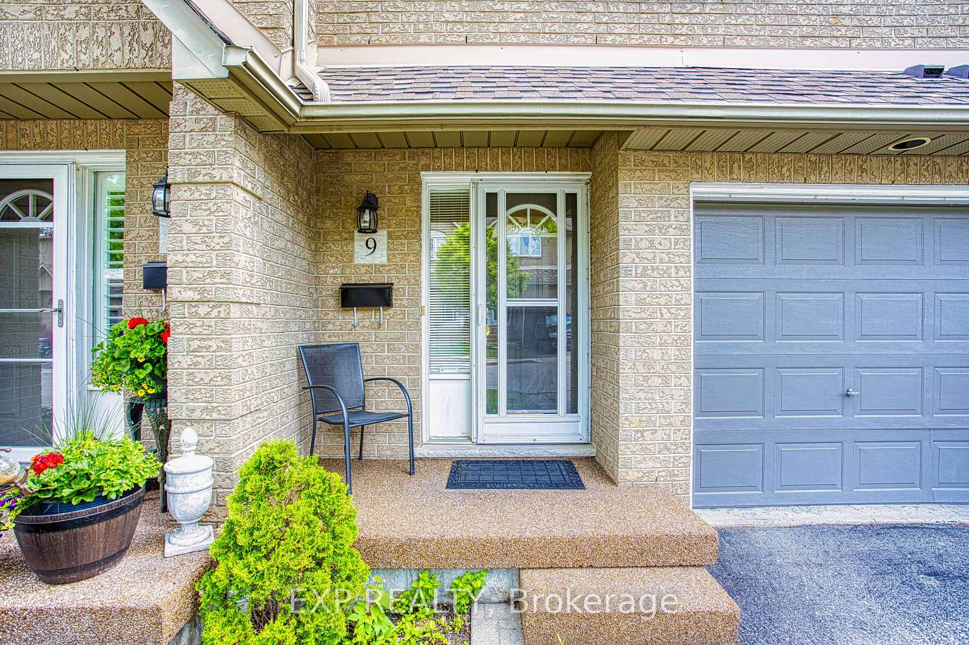 Photo 5 of Unit 9, 100 Vineberg Drive, Hamilton, Allison — HOMEH