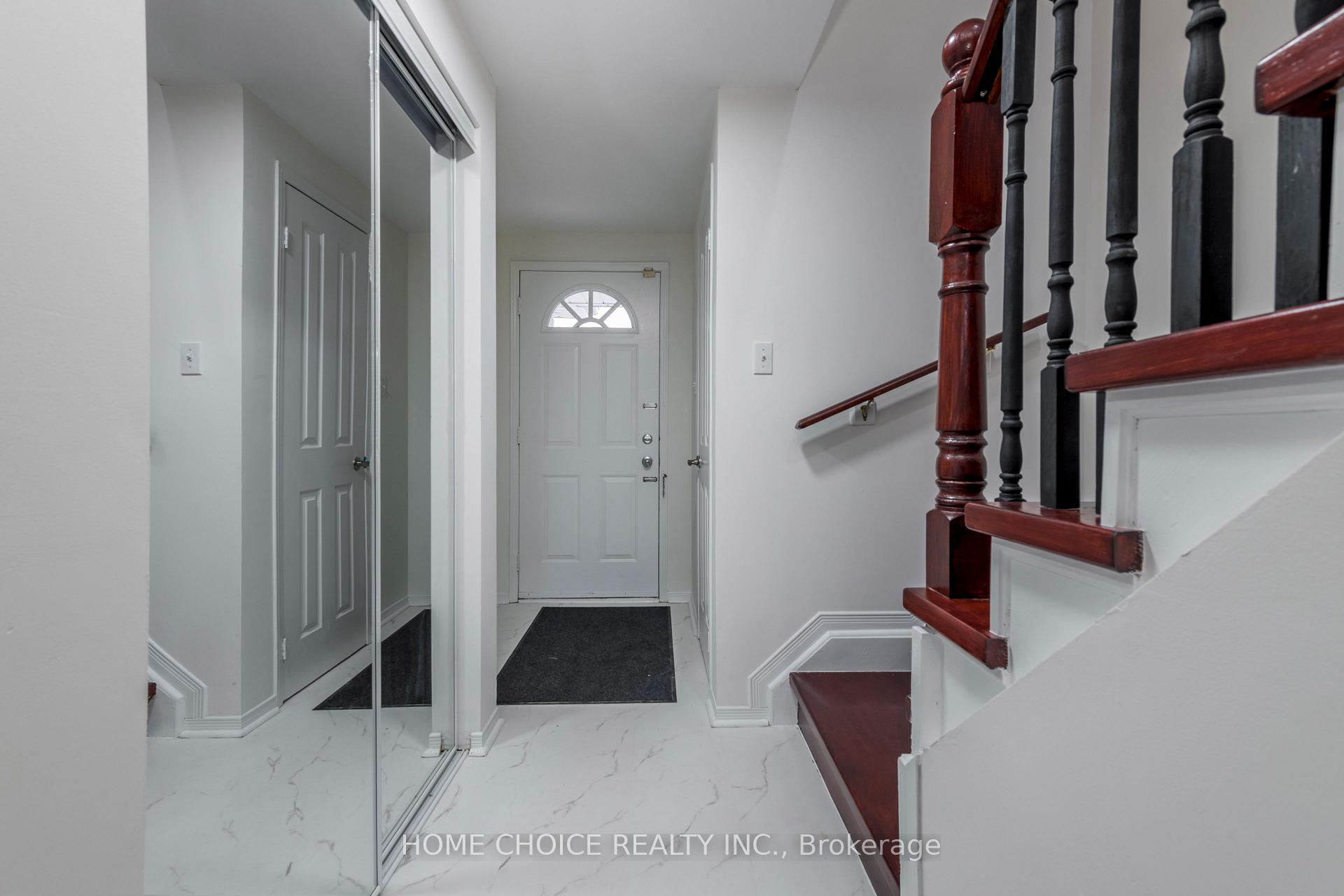 Photo 2 of 17 Orok Lane, Barrie, Grove East — HOMEH