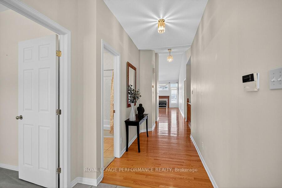 Photo 2 of 40 Briardale Crescent, Ottawa, City View/Skyline/Fisher Heights/Parkwood Hills — HOMEH
