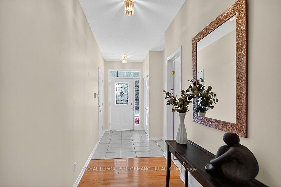 Photo 5 of 40 Briardale Crescent, Ottawa, City View/Skyline/Fisher Heights/Parkwood Hills — HOMEH