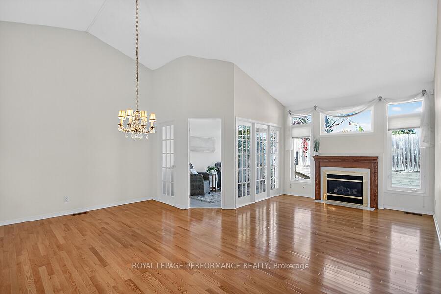 Photo 9 of 40 Briardale Crescent, Ottawa, City View/Skyline/Fisher Heights/Parkwood Hills — HOMEH