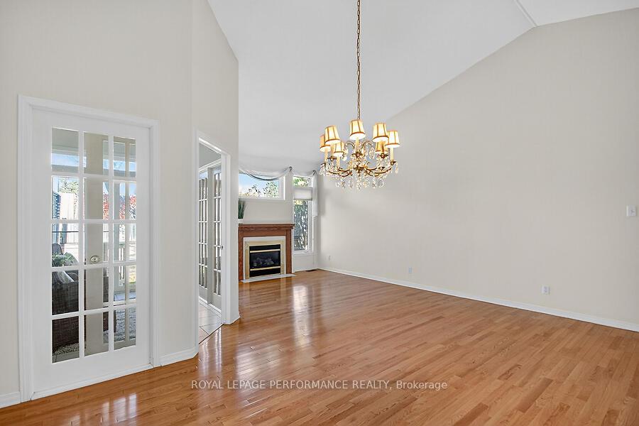 Photo 10 of 40 Briardale Crescent, Ottawa, City View/Skyline/Fisher Heights/Parkwood Hills — HOMEH