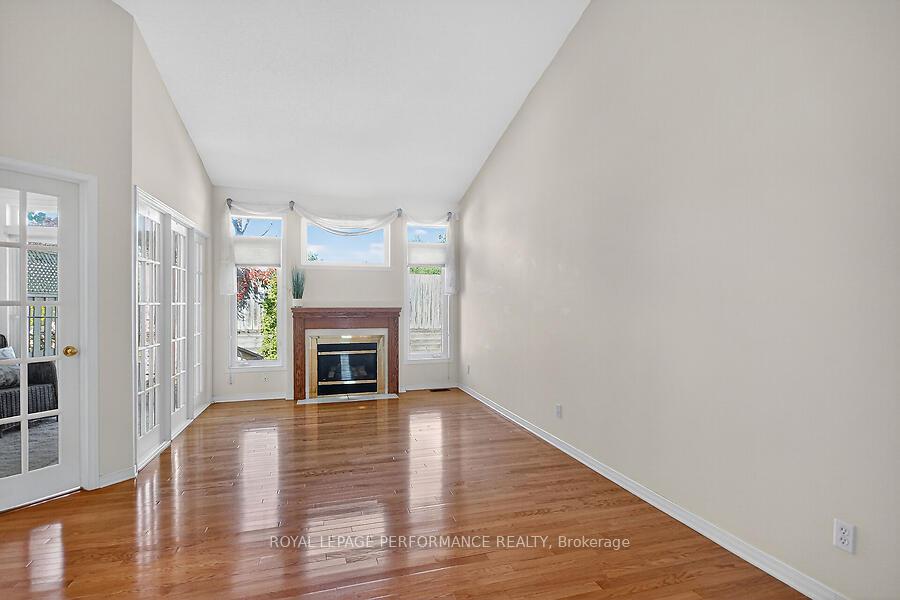 Photo 11 of 40 Briardale Crescent, Ottawa, City View/Skyline/Fisher Heights/Parkwood Hills — HOMEH