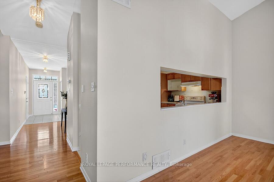 Photo 14 of 40 Briardale Crescent, Ottawa, City View/Skyline/Fisher Heights/Parkwood Hills — HOMEH