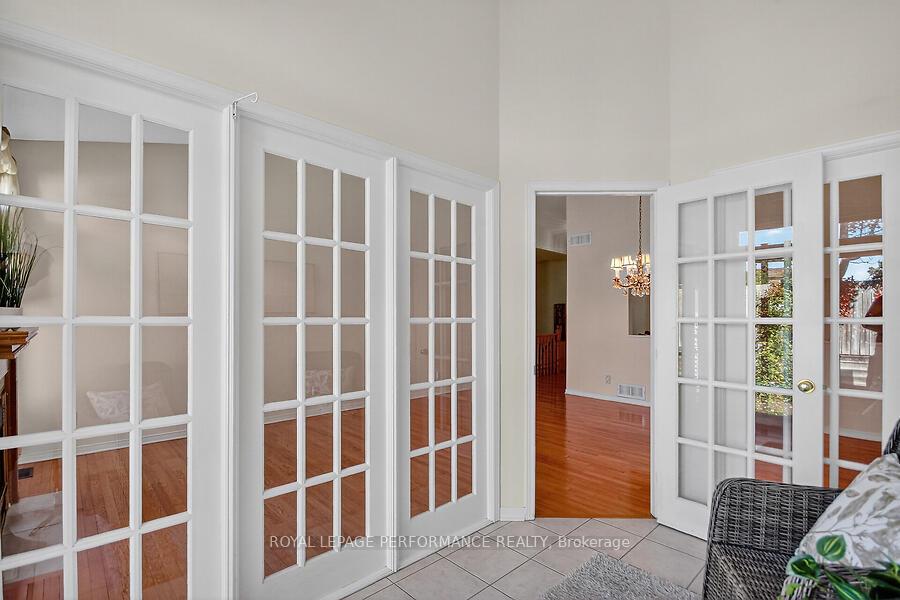 Photo 17 of 40 Briardale Crescent, Ottawa, City View/Skyline/Fisher Heights/Parkwood Hills — HOMEH