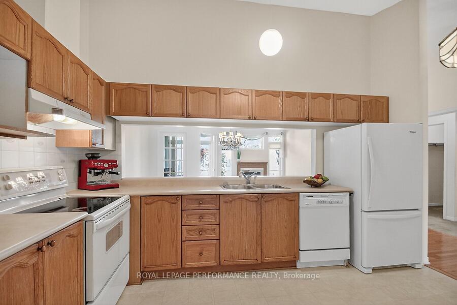 Photo 20 of 40 Briardale Crescent, Ottawa, City View/Skyline/Fisher Heights/Parkwood Hills — HOMEH