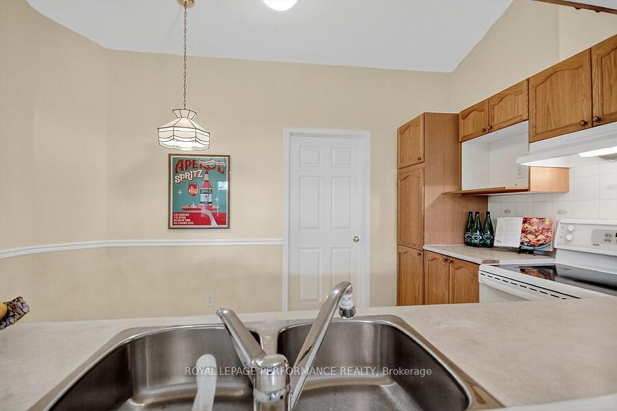 Photo 24 of 40 Briardale Crescent, Ottawa, City View/Skyline/Fisher Heights/Parkwood Hills — HOMEH