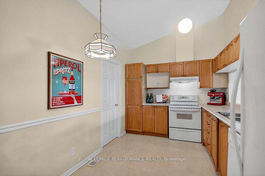 Photo 27 of 40 Briardale Crescent, Ottawa, City View/Skyline/Fisher Heights/Parkwood Hills — HOMEH
