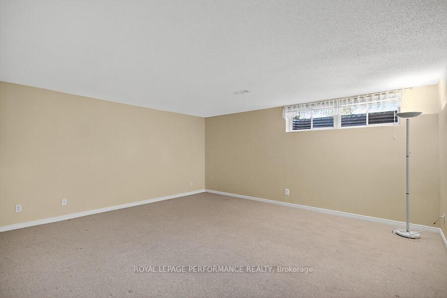 Photo 35 of 40 Briardale Crescent, Ottawa, City View/Skyline/Fisher Heights/Parkwood Hills — HOMEH