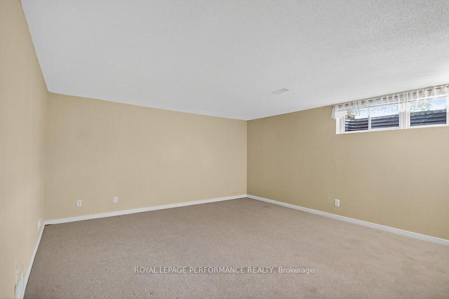 Photo 34 of 40 Briardale Crescent, Ottawa, City View/Skyline/Fisher Heights/Parkwood Hills — HOMEH