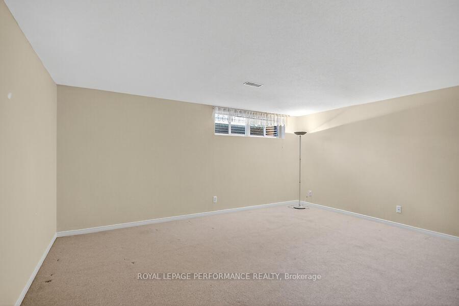 Photo 36 of 40 Briardale Crescent, Ottawa, City View/Skyline/Fisher Heights/Parkwood Hills — HOMEH