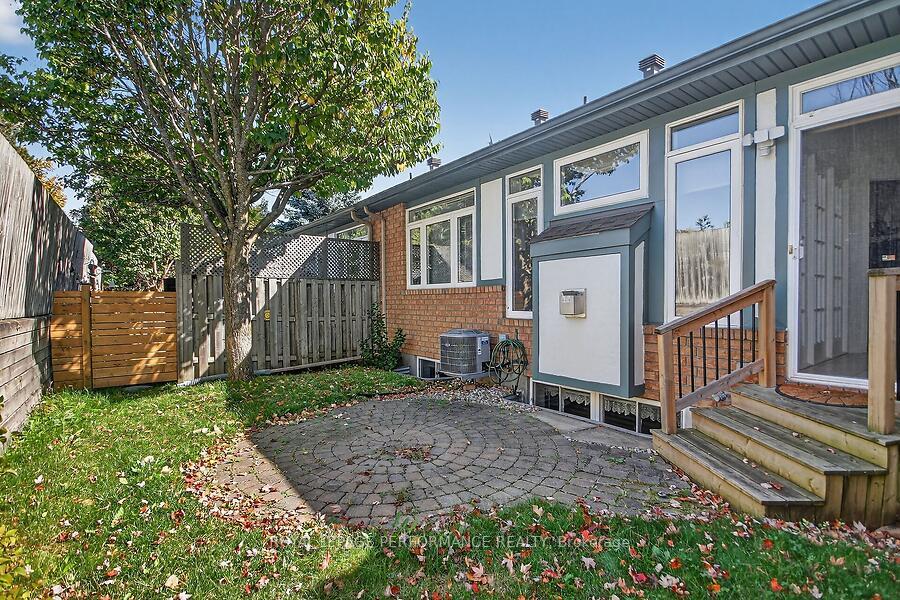 Photo 43 of 40 Briardale Crescent, Ottawa, City View/Skyline/Fisher Heights/Parkwood Hills — HOMEH