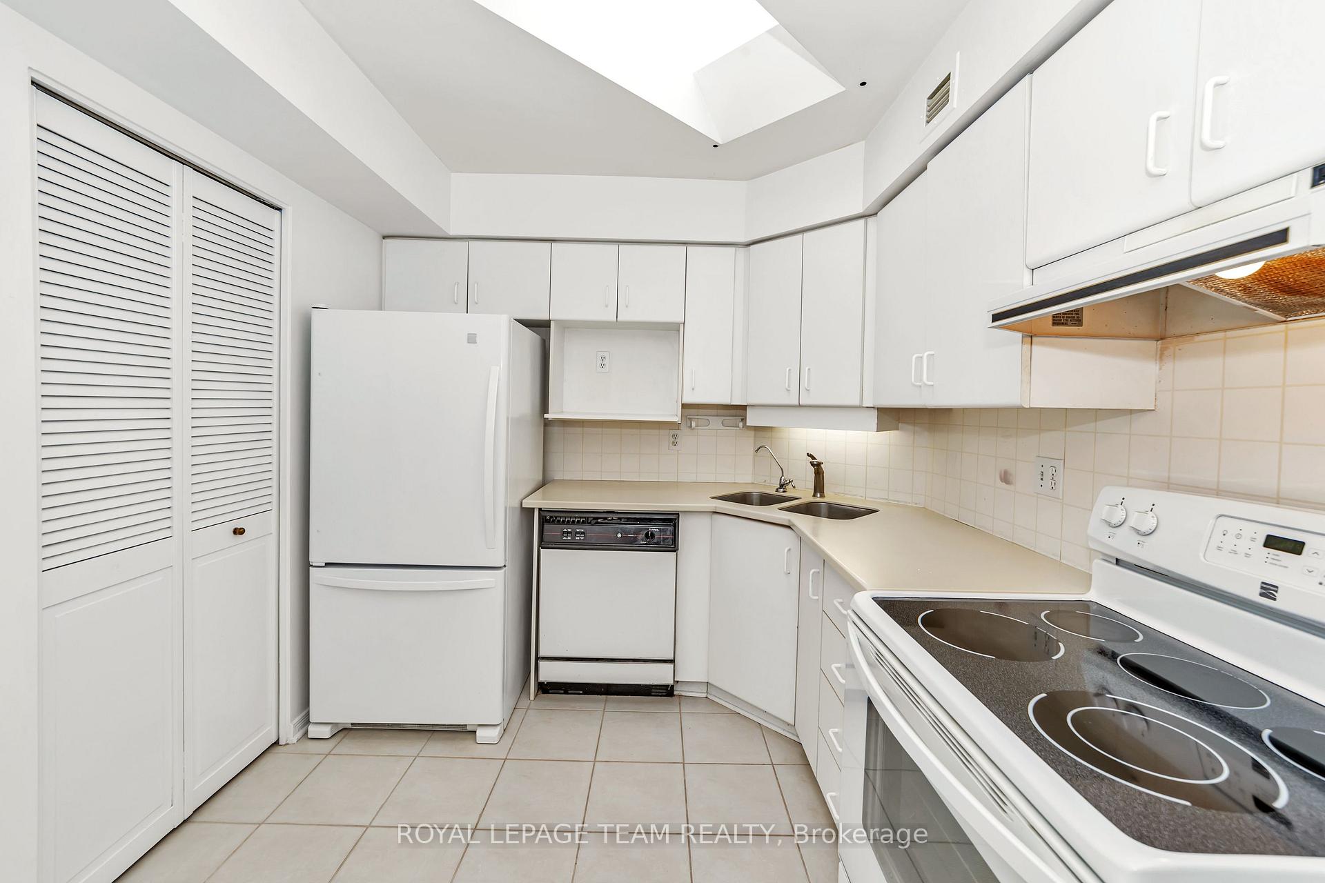 Photo 4 of Unit 404C, 997 North River Road, Ottawa, Overbrook — HOMEH