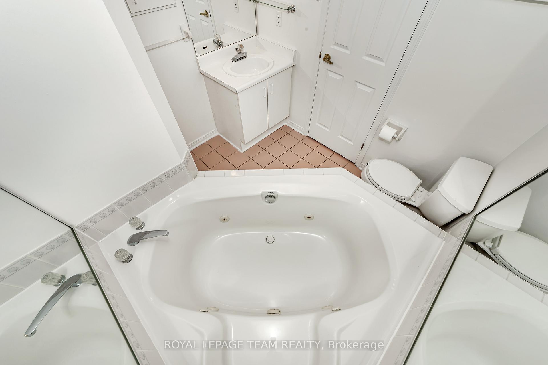 Photo 21 of Unit 404C, 997 North River Road, Ottawa, Overbrook — HOMEH