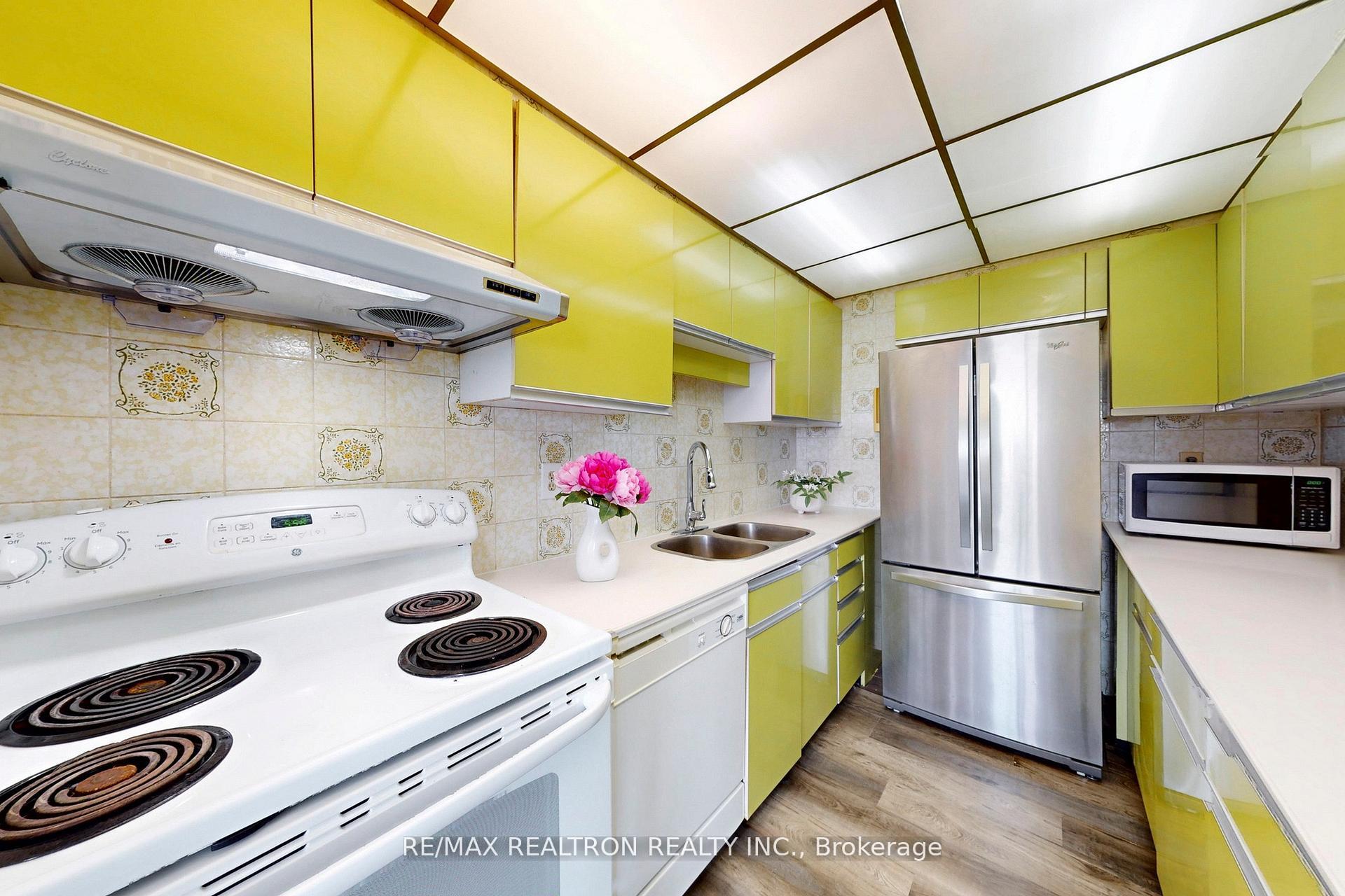 Photo 8 of Unit 3406, 3 Massey Square, Toronto, Crescent Town — HOMEH