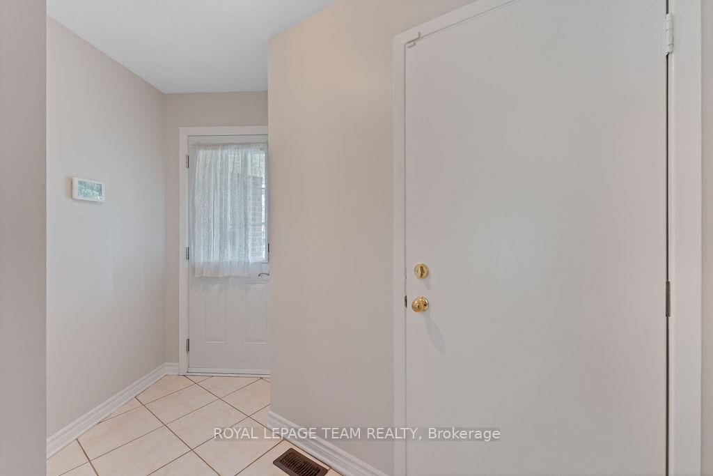 Photo 4 of 1073 Ewing Street, Ottawa, Hunt Club Park — HOMEH